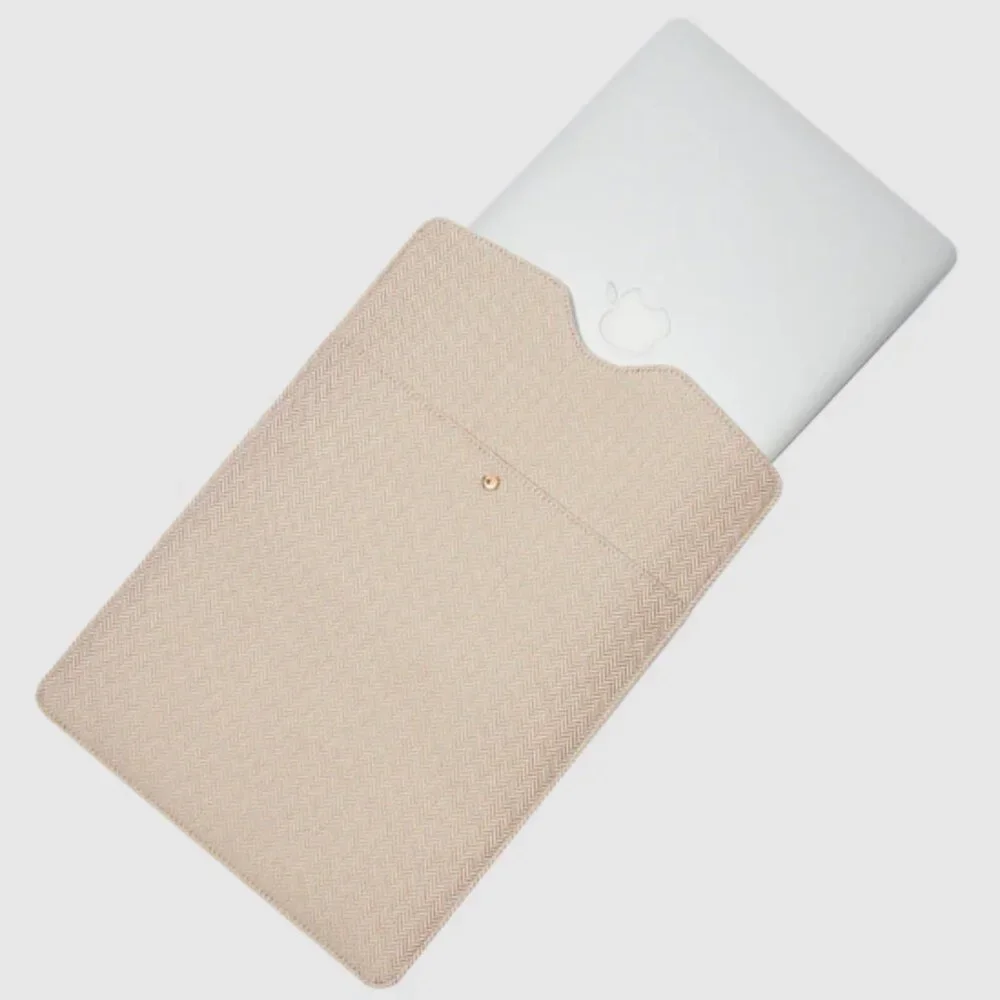 NIP Lindsay Albanese The Daily Laptop Clutch in Herringbone Classic Beige $89.00
